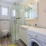 Beeindruckendes Nur 100 Meter Zum Mit Sauna, Whirlpool, Meerblick Dramalj