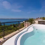 Apartmán Beeindruckendes Nur 100 Meter Zum Mit Sauna, Whirlpool, Meerblick Dramalj