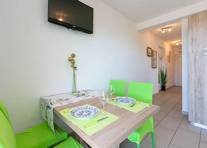 Beeindruckendes Nur 100 Meter Zum Mit Sauna, Whirlpool, Meerblick Dramalj